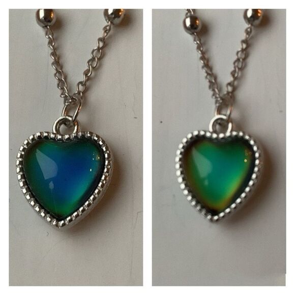 Fun Color-Changing Mood Heart Pendant Necklace, Silver Chain - Retro Gift! NEW - Picture 1 of 10
